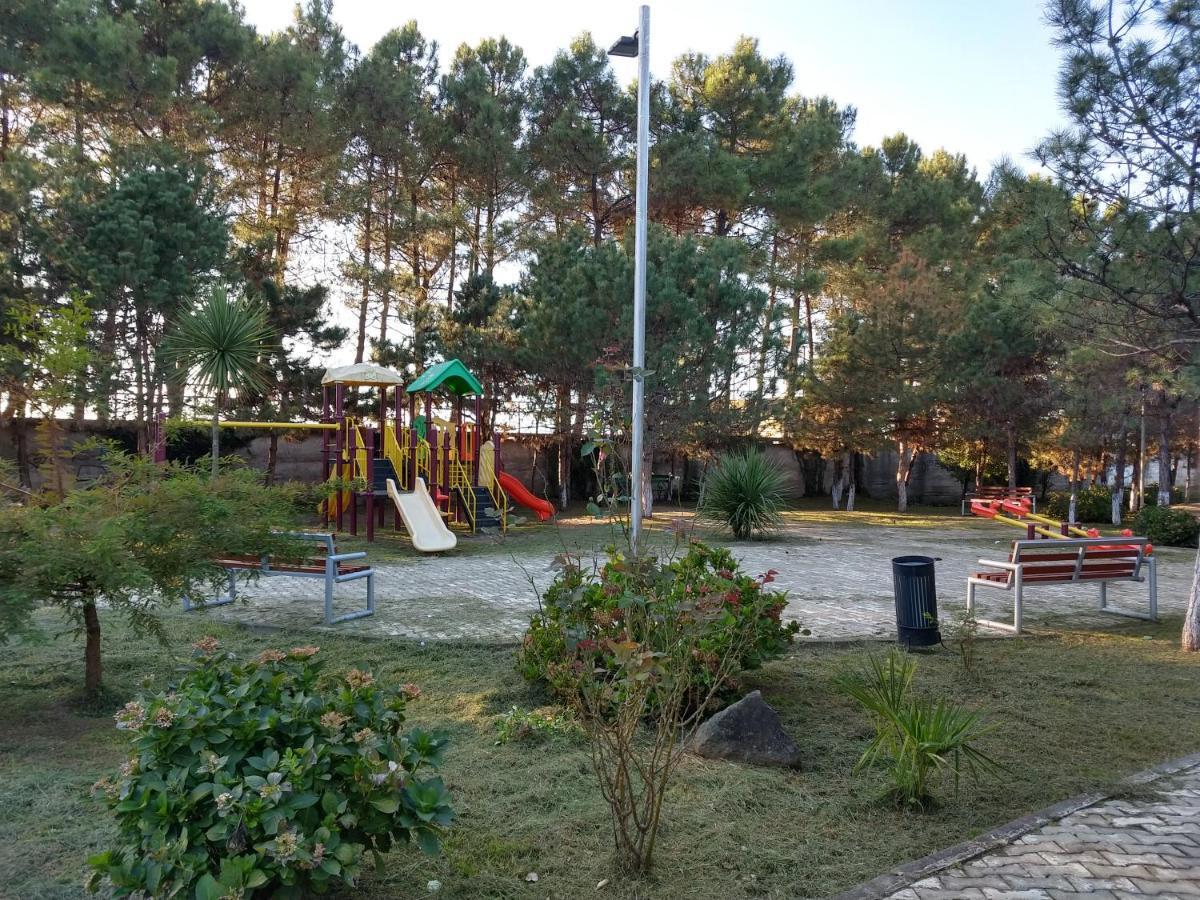 Hotel Tirkius House à Kobuleti Extérieur photo